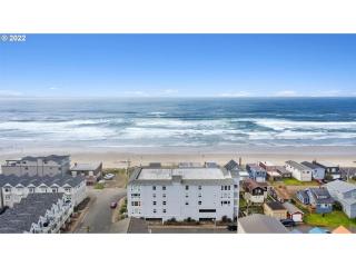 Rockaway oceanview condo,Steps to the beach & Downtown,W&D, WiFi - 6