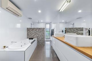 Whitsunday living on Hillcrest - Airlie Beach - 3