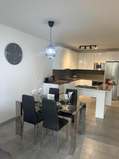 2-bedroom-apartment with a terrace, pool, gym - Málaga - 5