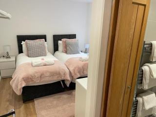 Redstones Cottage - Greasby - 2