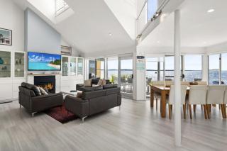 Waterfront Wonderland 41 Foreshore Dr stunning house with a lift linen Wi Fi and ducted air conditioning - Salamander Bay - 3