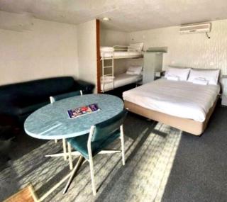 Alexandra Parklife Studio 3 - 8