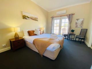 Settlers House York - 1