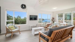 Pohutukawa Paradise - Martins Bay Holiday Home - Mullet Point - 8