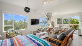 Pohutukawa Paradise - Martins Bay Holiday Home - Mullet Point - 2
