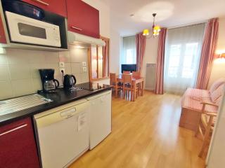 Oo, T2, centre Luchon, wifi, casier à skis, ascenseur, 4 personnes - Luchon - 9