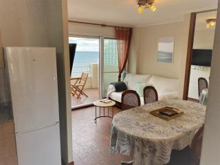 Beachfront Apartment with a Terrace - Mareny Barraquetas - 3