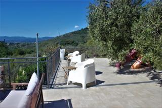 Fattoria Cristina Patio Apartment with Pool, Pergola & Farm Animals near Cinque Terre - Mono - 2