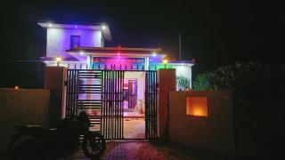 The Mountain View Home Stay - Khajurāho - 1