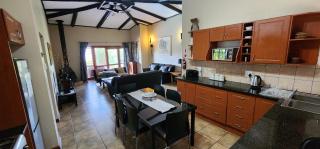 Da Gama Lake Cottages - Coral Tree and Cormorant Cottages - White River - 5