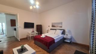 4 Great Apartment Near AKH - Ideal for Groups of 19 - 7