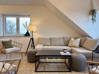Moderne Wohnung mit Küche & Parkplatz Ausblick auf den bayerischen Wald - - 0
