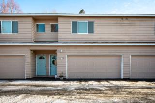 Charming Anchorage Townhouse with Fire Pit! - 8