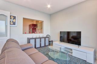 Spacious Seafront 3BR, Sliema near Beach, AC Wifi by 360 Estates - Sliema - 3