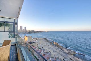 Spacious Seafront 3BR, Sliema near Beach, AC Wifi by 360 Estates - 7