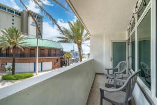 The Purple Pelican Beachfront with Ocean Balcony Unit 1 - Fort Lauderdale - 9