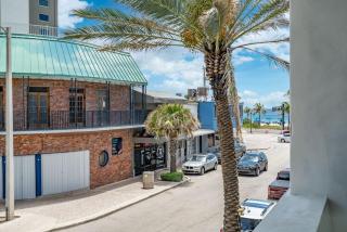 The Purple Pelican Beachfront with Ocean Balcony Unit 1 - Fort Lauderdale - 8