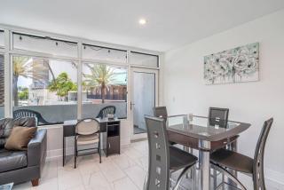 The Purple Pelican Beachfront with Ocean Balcony Unit 1 - Fort Lauderdale - 5