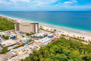 The Purple Pelican Beachfront with Ocean Balcony Unit 1 - Fort Lauderdale - 1