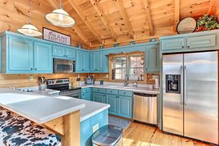 Deck and Game Room Blue Ridge Mountain Cabin! - Warne - 3