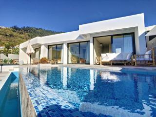 Noah Villa - Sunset Hideaway Gem by LovelyStay - 6