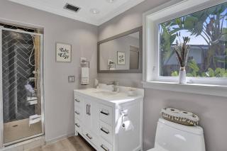 Brand New! Heated Pool, Golf Cart, Next to Beach - Fort Lauderdale - 3
