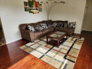 Spacious 4-bedroom home in quiet neighborhood - 6