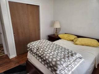 Spacious 4-bedroom home in quiet neighborhood - 5