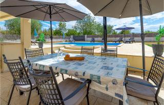 Awesome Home In Mihelici With Wifi - 7