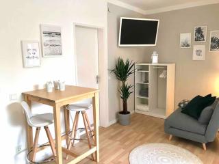 Cozy Apartment near Maschsee, balcony, gardenview - Hannover - 9