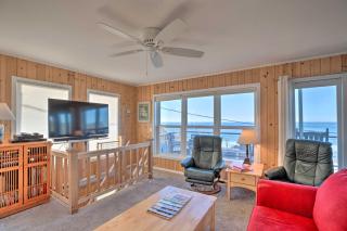 Exquisite Oceanside House with Pacific Views and Deck! - 7