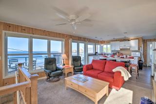 Exquisite Oceanside House with Pacific Views and Deck! - Oceanside - 4