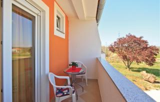Amazing Home In Frkeci With Wifi - 1