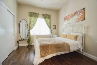 Historic Charm with Parking in Center of Midtown - Sacramento - 9