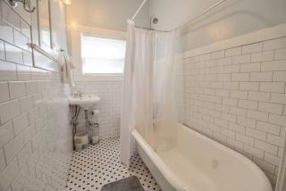 Historic Charm with Parking in Center of Midtown - Sacramento - 8