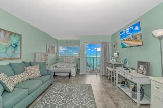 Luxurious Oceanfront Queen Suite - Completely Renovated & sleeps 2-4! Palace Resort Unit 701 - Myrtle Beach - 9