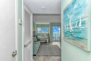 Luxurious Oceanfront Queen Suite - Completely Renovated & sleeps 2-4! Palace Resort Unit 701 - Myrtle Beach - 6