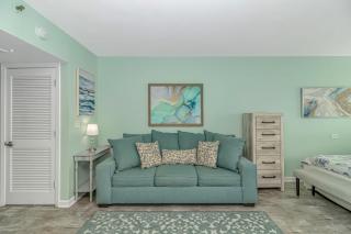 Luxurious Oceanfront Queen Suite - Completely Renovated & sleeps 2-4! Palace Resort Unit 701 - Myrtle Beach - 4