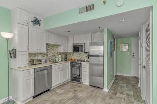 Luxurious Oceanfront Queen Suite - Completely Renovated & sleeps 2-4! Palace Resort Unit 701 - Myrtle Beach - 3