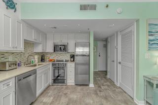 Luxurious Oceanfront Queen Suite - Completely Renovated & sleeps 2-4! Palace Resort Unit 701 - Myrtle Beach - 2