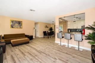 Tranquil Retreat with HEATED POOL Minutes to the Beach - Dania Beach - 0