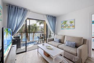 Island-style riverfront condo with pools and spas - 1