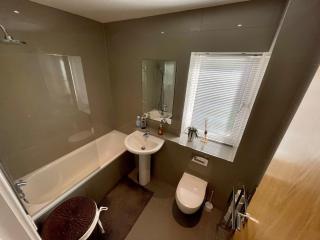 2 Bed 2 Bathroom Gated Apartment 1 Inc free Parking - Bromley - 1