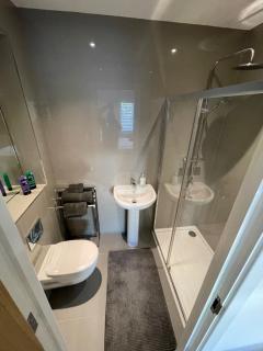 2 Bed 2 Bathroom Gated Apartment 1 Inc free Parking - Bromley - 6