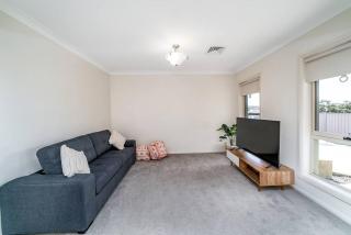 Light & Bright Homely Villa - Wagga Wagga - 6
