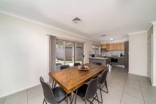 Light & Bright Homely Villa - 8