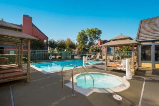 SenS Suites Livermore; SureStay Collection by Best Western - Livermore - 2