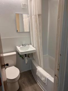 Best In Town Motel - Statesville - 3