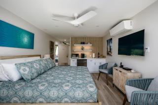 Modern Studio Beach Vistas - 9