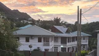 La Maison Hibiscus Self Catering Accommodation - Beau Vallon - 3